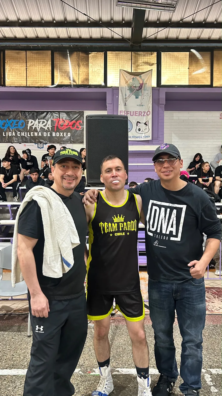Francisco Herrera en un torneo de boxeo con Team Pardo